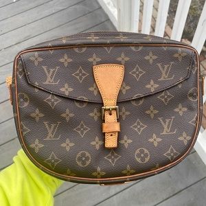 Used Louis Vuitton crossbody.. purchased from a second hand dealer